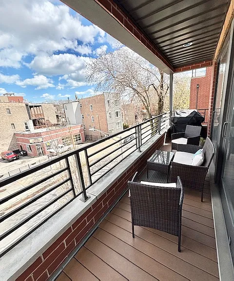 1150 N Hoyne Ave — Photo 8