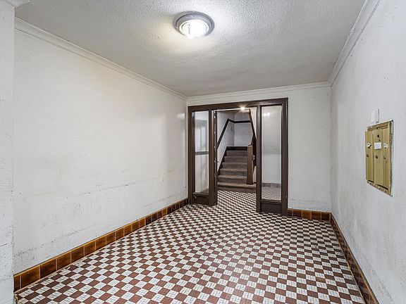 3rd image of 7440 S Jeffery Blvd
