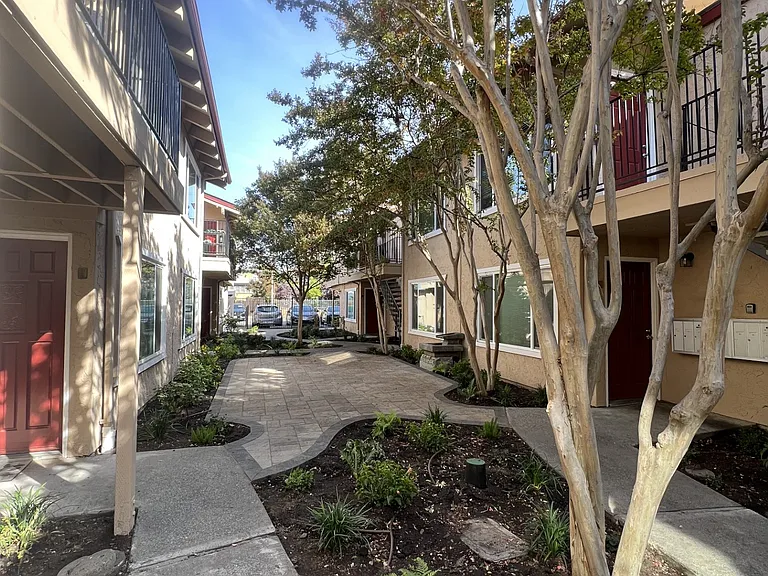 2515 V St #7 — Photo 19