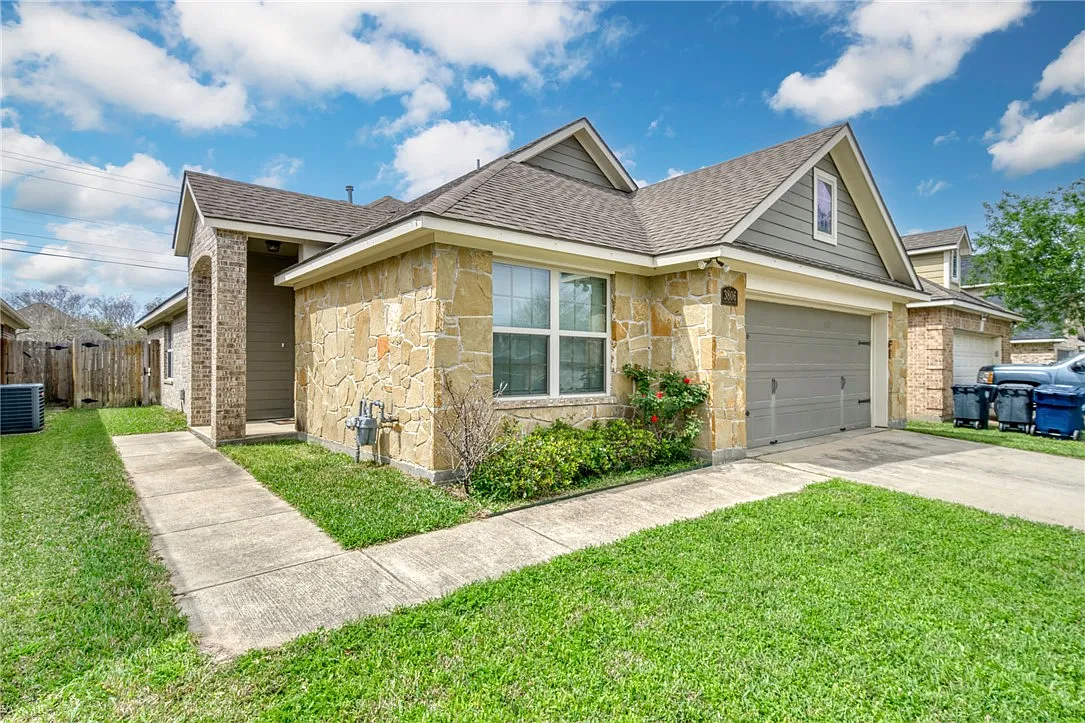 3 bed, 1496 sqft, $1,900 — Photo 2