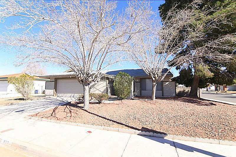 1st image of 817 Dawn Dr
