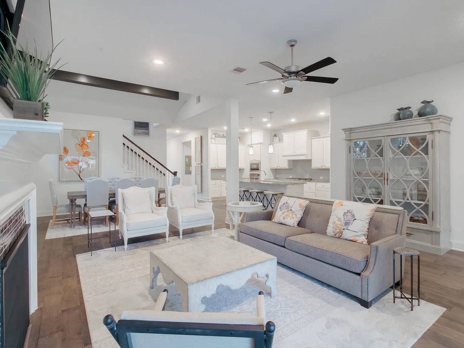 3 bed, 3.0 bath, 2626 sqft, $3,000 — Photo 4