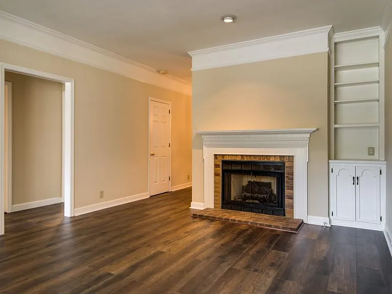 1215 Carriage Park Dr — Photo 4