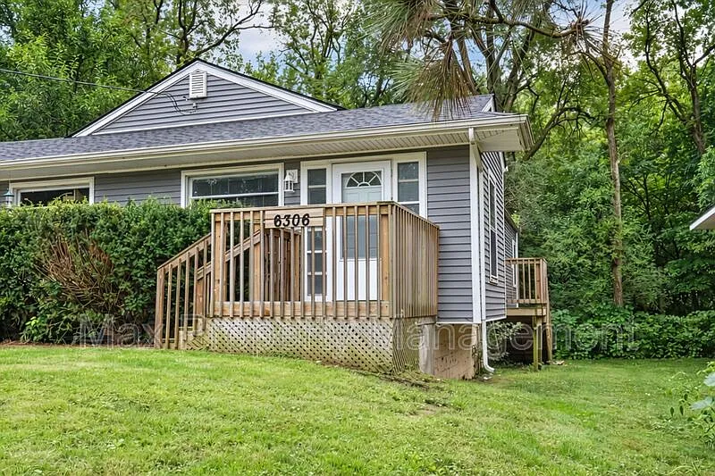 2 bed, 1.0 bath, 700 sqft, $1,200 — Photo 3