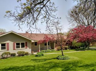 4394-W254S4394 Pin Oak Ln, Waukesha, WI