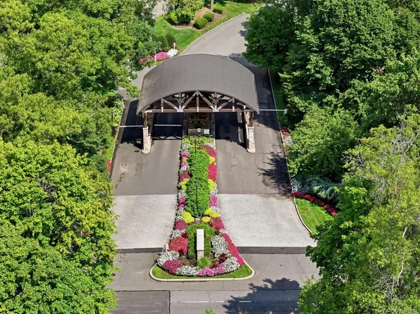 42 Country Club Drive, Jericho, NY 11753