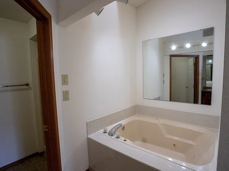 639-645 745 & W Scott 540 #761-44 — Photo 36