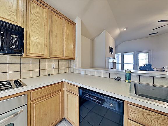 3rd image of 302 Wallford Ln