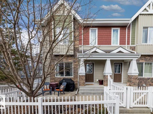 2003 Rabbit Hill Rd NW #9, Edmonton, AB T6R 0R7