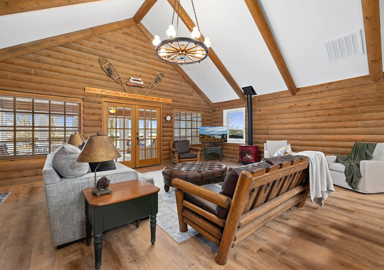 Horizon Hideaway-ON Beaver Lake-Hot Tub-Sunroom — Photo 3
