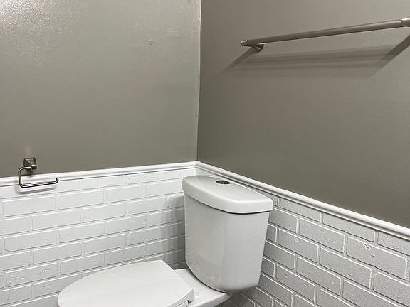 2nd image of 1833 S Market St