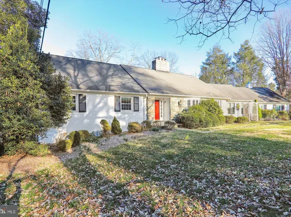 13201 Foxden Dr, Rockville, MD 20850