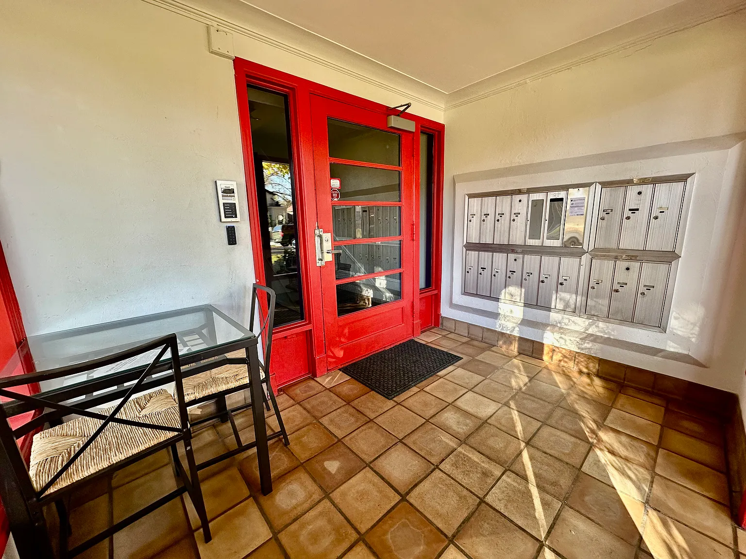 525 Jackson St — Photo 3