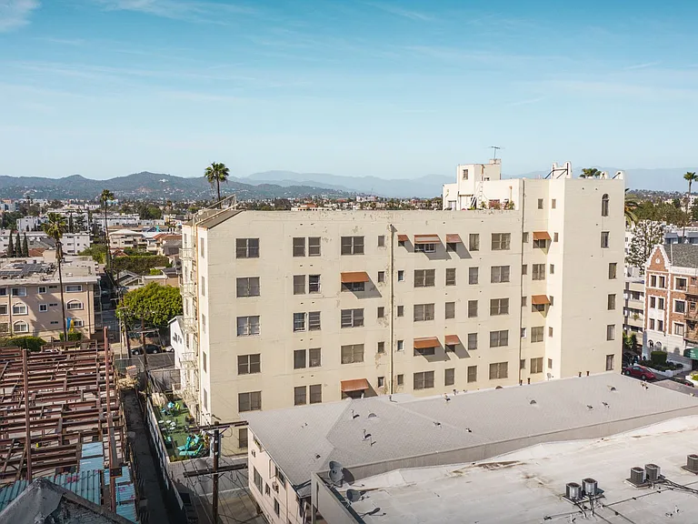 Serrano Towers — Photo 10