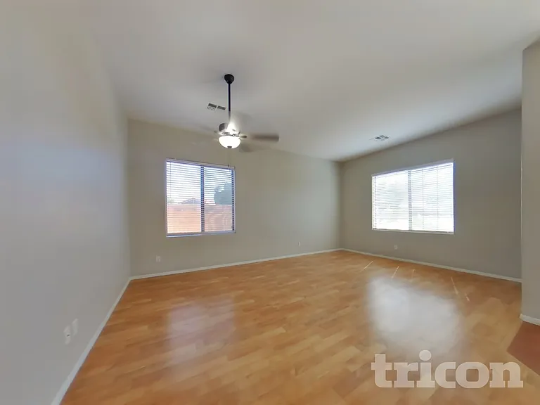 20834 N Jones Ct — Photo 2