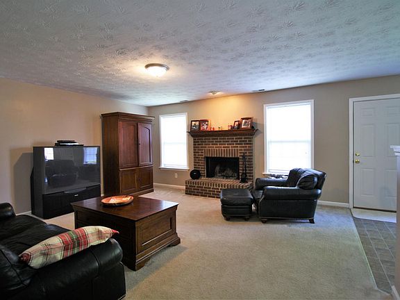 3rd image of 113 Glenridge Way