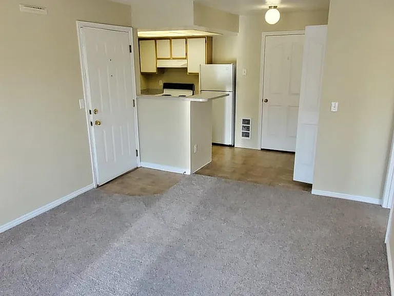 Parkwood Pointe Apartments — Photo 42