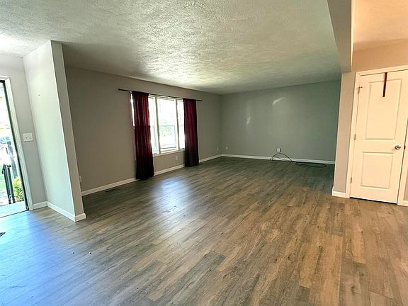 3rd image of 3005 W Woodlawn Pl