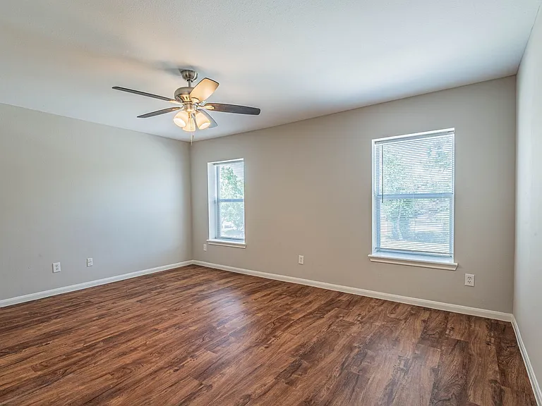 10061 Sharpton Dr — Photo 8
