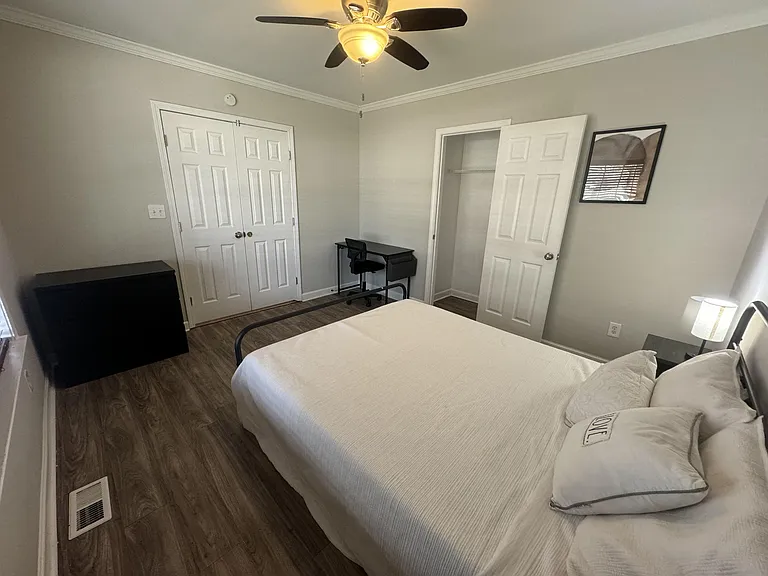 2483 Memorial Dr SE — Photo 2