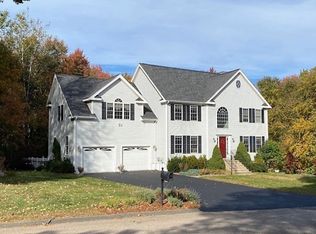 11 Spinning Wheel Dr, Uxbridge, MA 01569