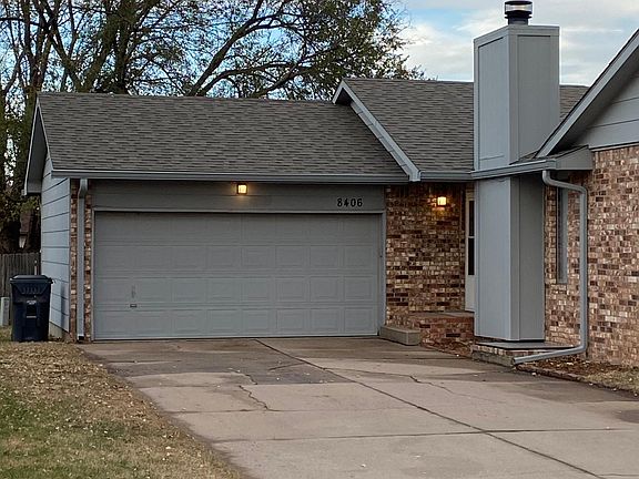 8406 W Thurman - Newly remodeled a year ago - all new carpet and luxury vinyl planks - super sharp!