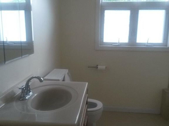 4th image of 60 Hawthorne Ave #2