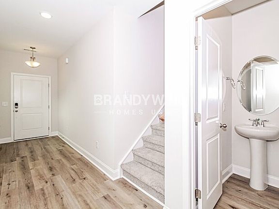 4th image of 1032 Wildflower Dr