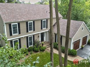 2460 Riverwoods Rd, Riverwoods, IL 60015