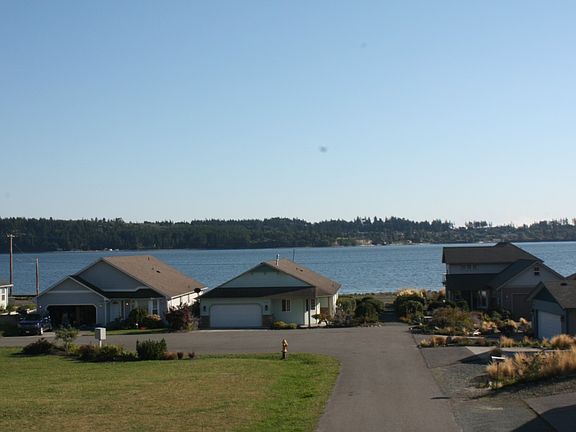 2nd image of 1084 Landing Cir