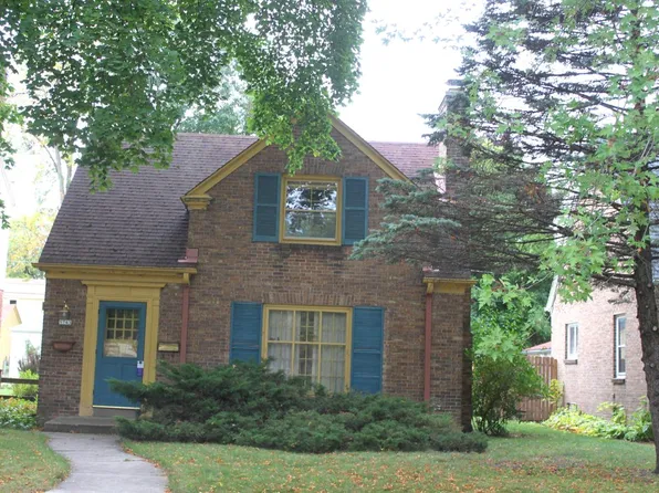 5743 North Crestwood BOULEVARD, Glendale, WI 53209