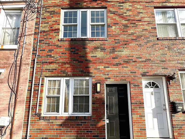 3217 Almond St — Photo 2