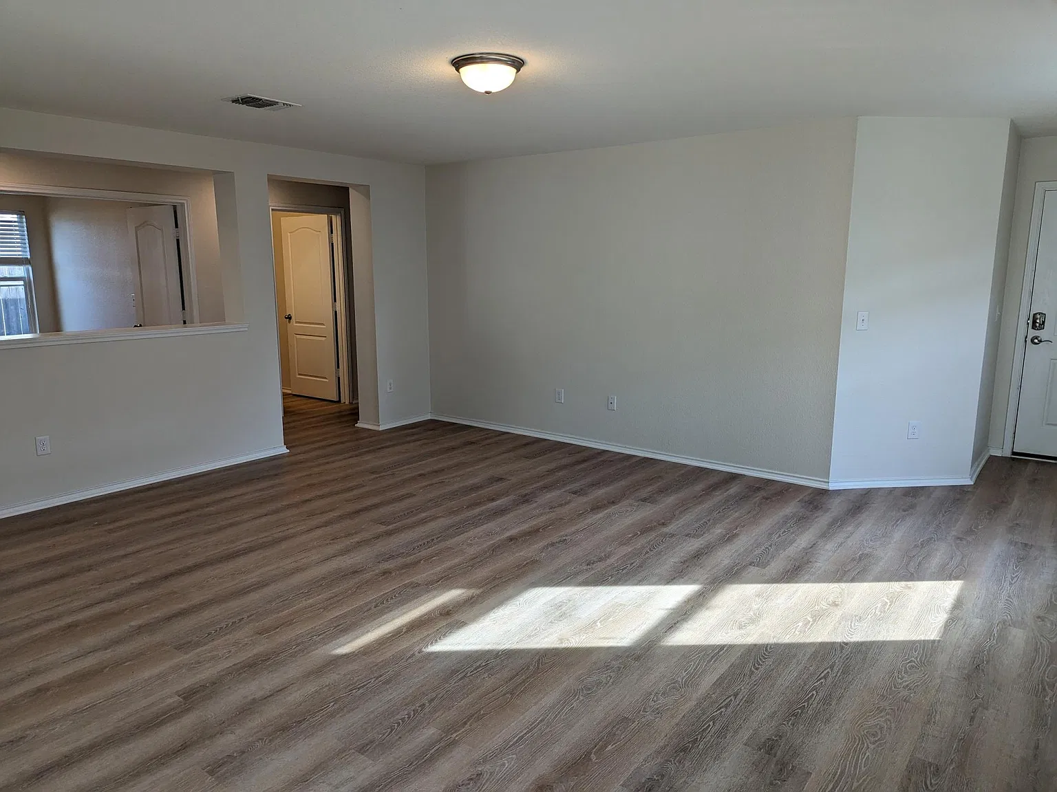 3 bed, 1536 sqft, $2,000 — Photo 3
