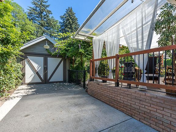 3rd image of 2730 Maple St