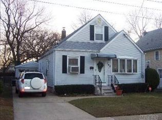106 Buckingham Pl, Lynbrook, NY 11563