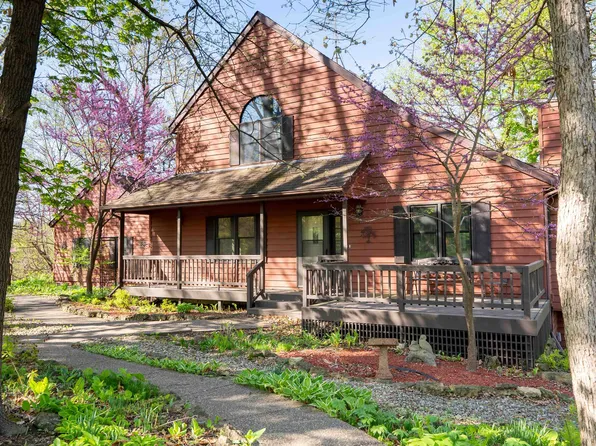 5 Southridge Dr, Galena, IL 61036