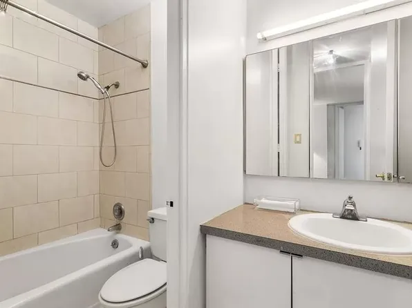 300 East 40th Street image 9 of 18