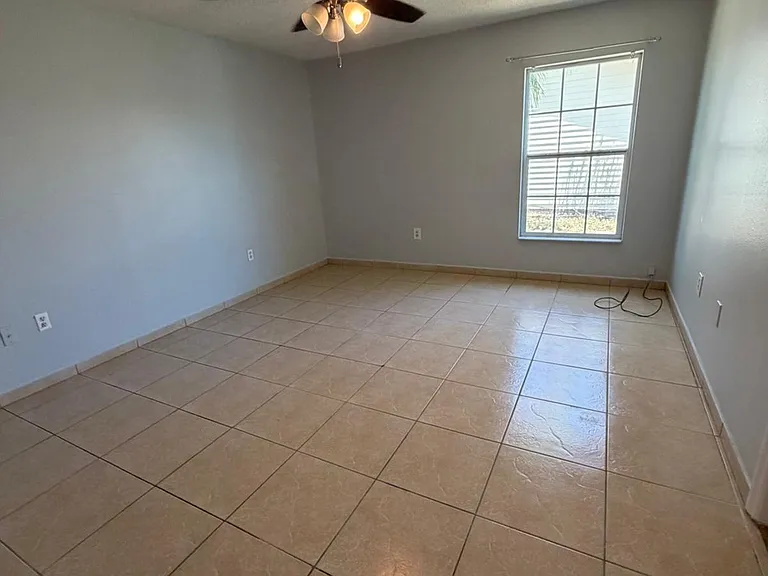 52 Bradford Ct — Photo 4