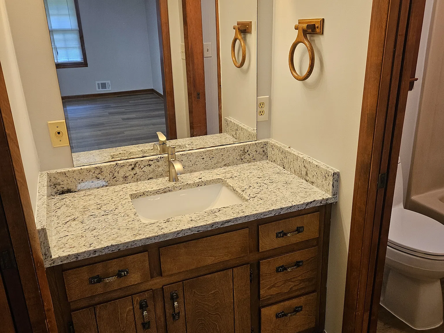 4 bed, 1995 sqft, $2,100 — Photo 2