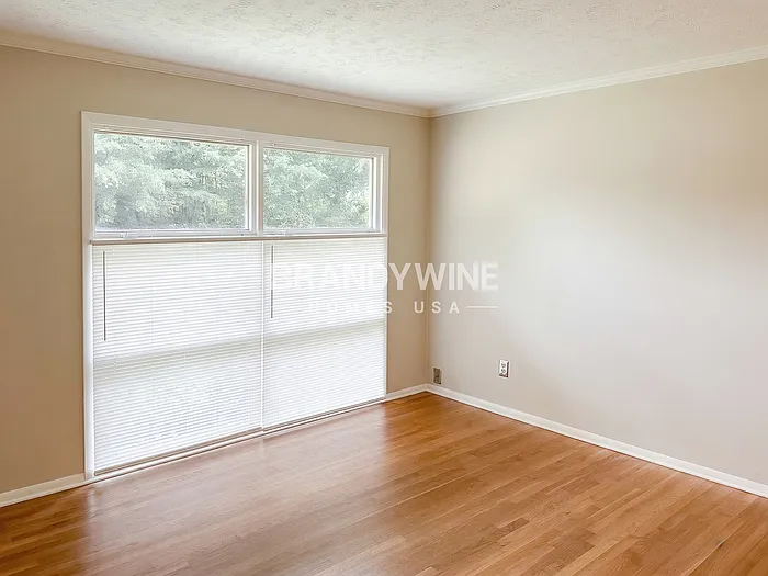 1357 Heather Cir — Photo 4