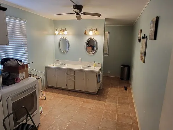 509 W Chicago Ave, Colwich, KS 67030