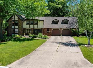 237 E Trillium Cir, Green Bay, WI 54313