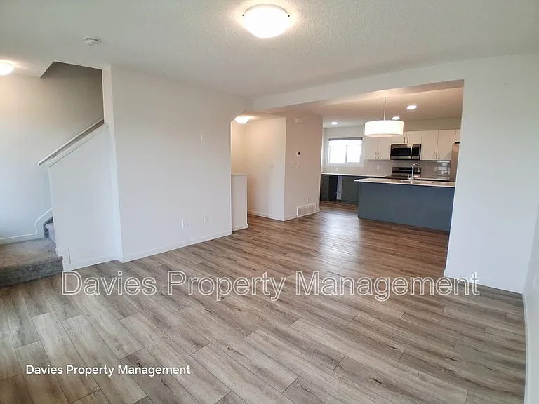 32 Jensen Gate — Photo 4