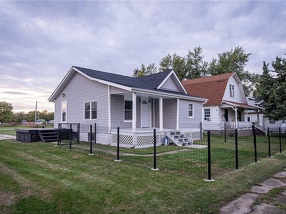 3rd image of 109 NE 2nd St