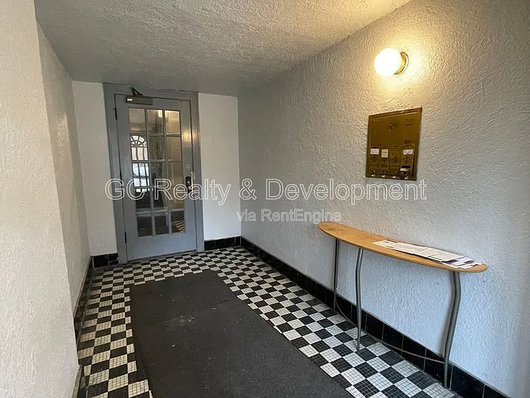 7512 N Claremont Ave #2 — Photo 5
