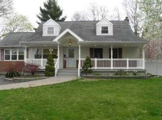 7 Crocus Ln, Commack, NY 11725