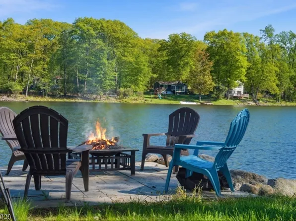 931 Plymouth Lake Dr, Stillwater Twp., NJ 07860