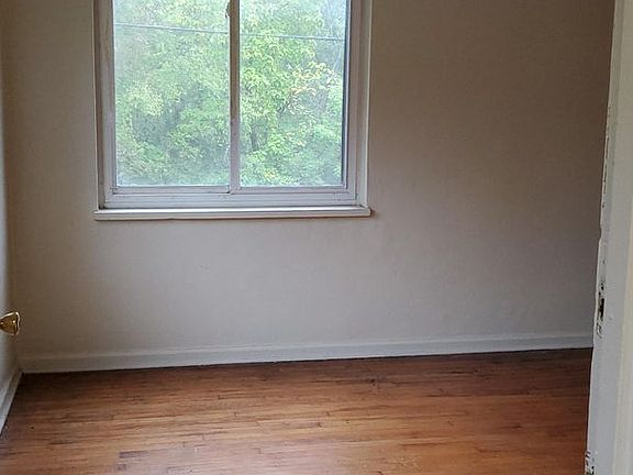 2nd image of 650 Redwood Ave Unit 3