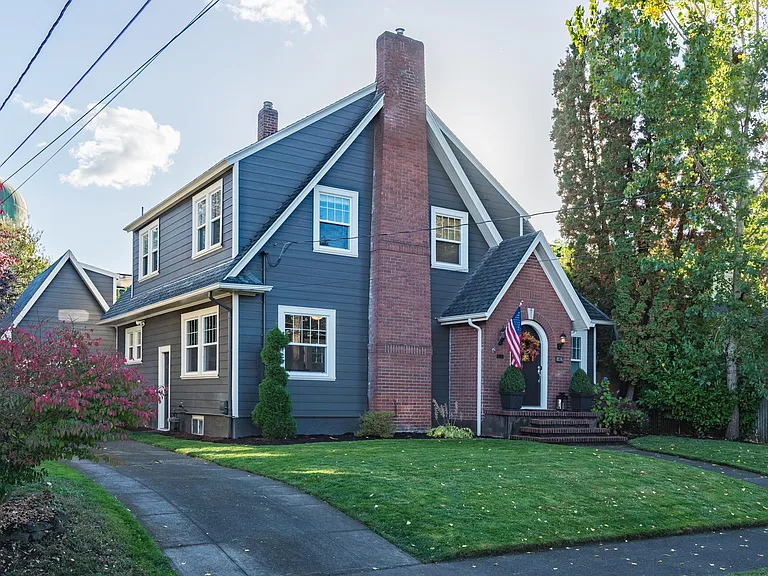 8036 N Syracuse St — Photo 1