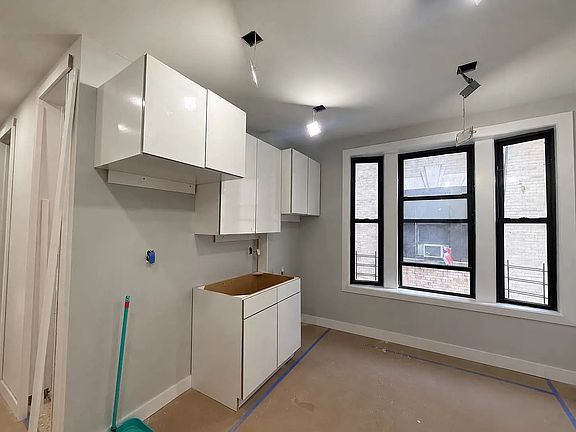 4th image of 570 W 182nd St #2